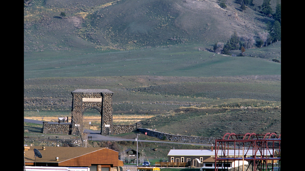 Roosevelt Arch; Jim Peaco; May 2003