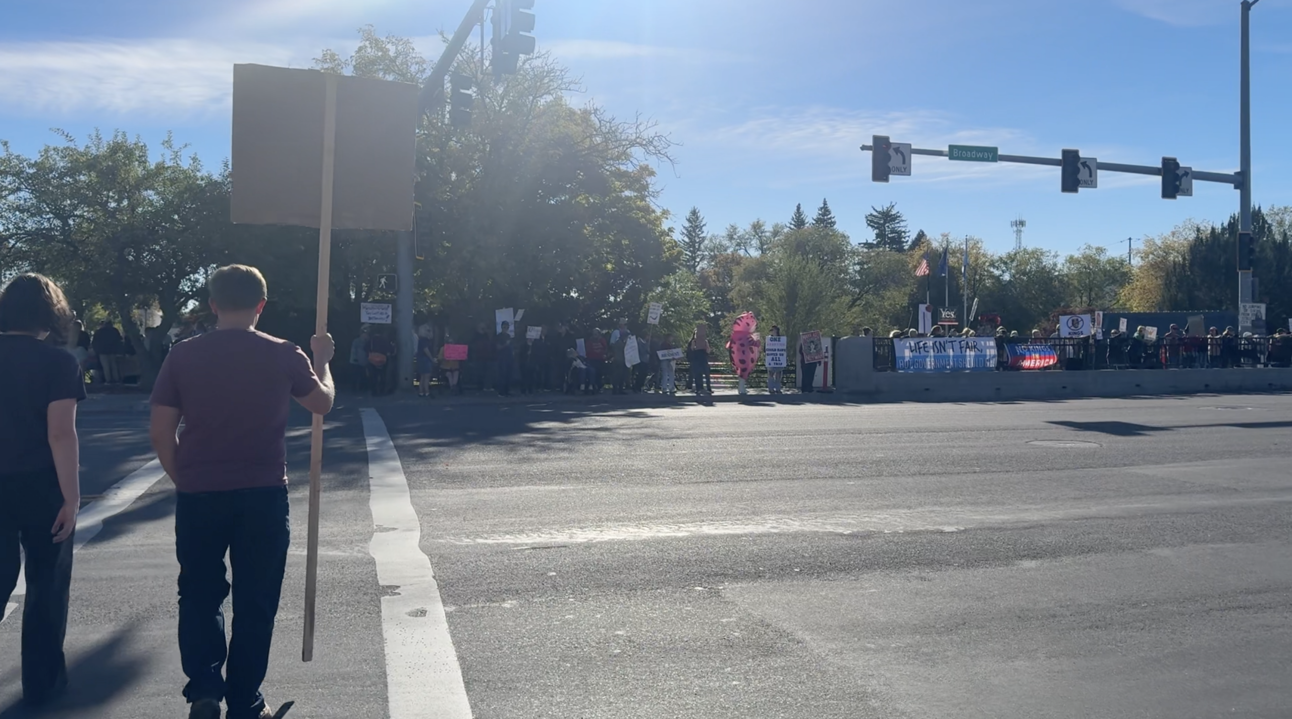 ‘No Kings’ Rally Draws Hundreds to Idaho Falls’ Broadway Bridge